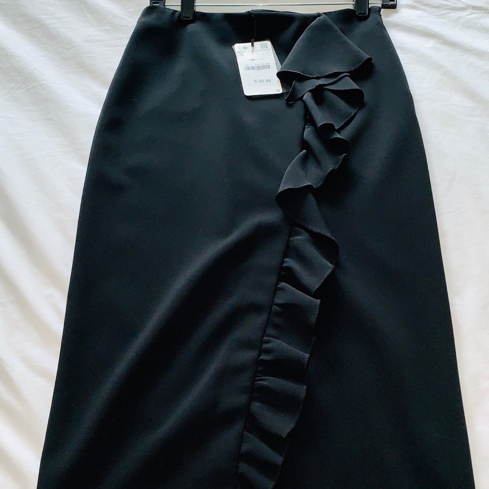 Zara Ruffled Slit Skirt Size S.